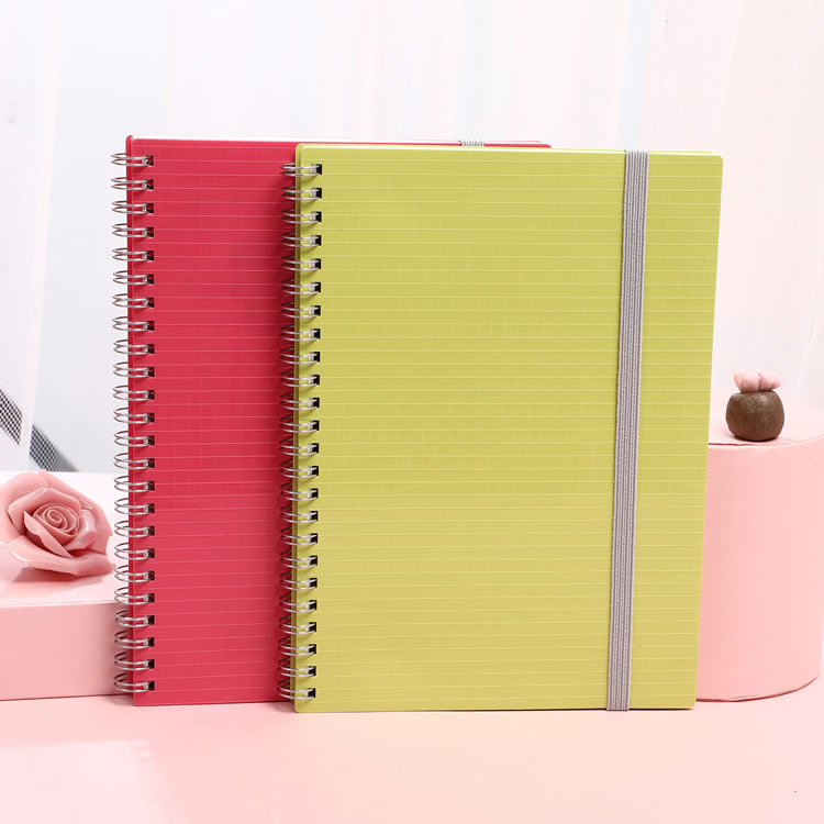 Caderno A5 com capa elegante de couro PU